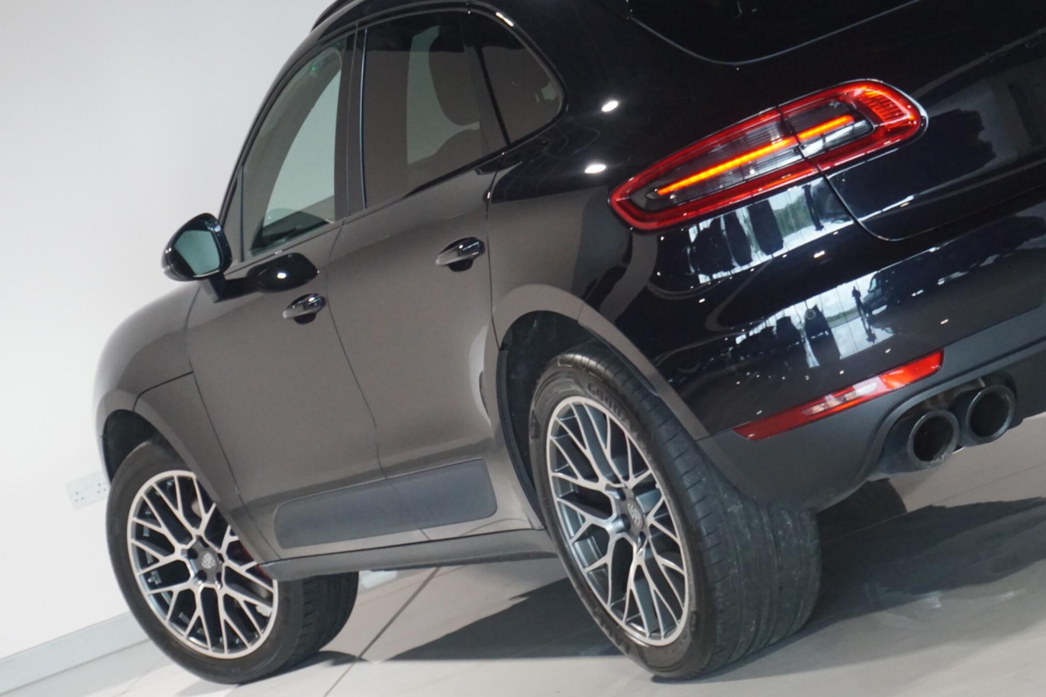 Porsche Macan 2.0T SUV 5dr Petrol PDK 4WD Euro 6 (s/s) (252 ps)
